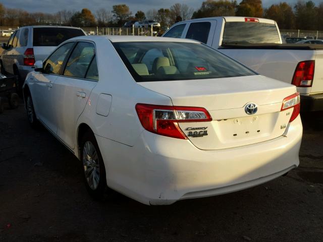 4T1BD1FKXEU124140 - 2014 TOYOTA CAMRY HYBR WHITE photo 3