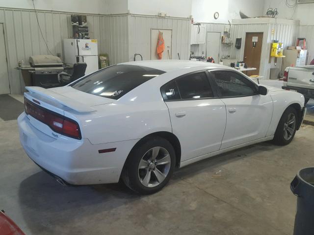 2B3CL3CG9BH566513 - 2011 DODGE CHARGER WHITE photo 4