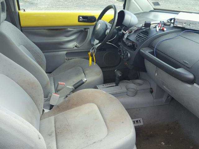 3VWBC21C6YM407377 - 2000 VOLKSWAGEN NEW BEETLE 黄色 照片 5