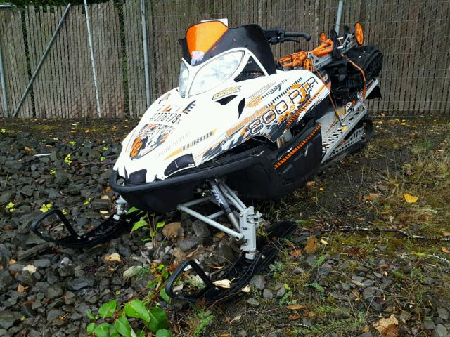 4UF10SNW6AT108550 - 2010 ARCTIC CAT SNOWMOBILE WHITE photo 2