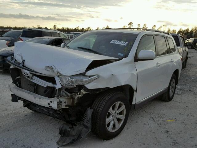 5TDZK3EH8DS092026 - 2013 TOYOTA HIGHLANDER WHITE photo 2