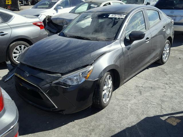 3MYDLBZV7GY138669 - 2016 TOYOTA SCION IA GRAY photo 2