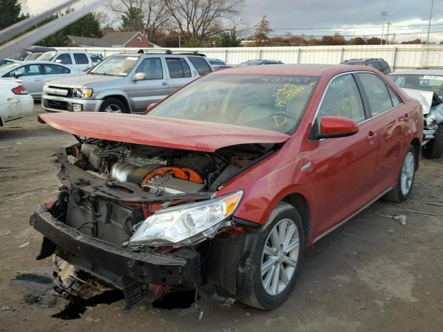 4T1BD1FK6EU127617 - 2014 TOYOTA CAMRY HYBR RED photo 2