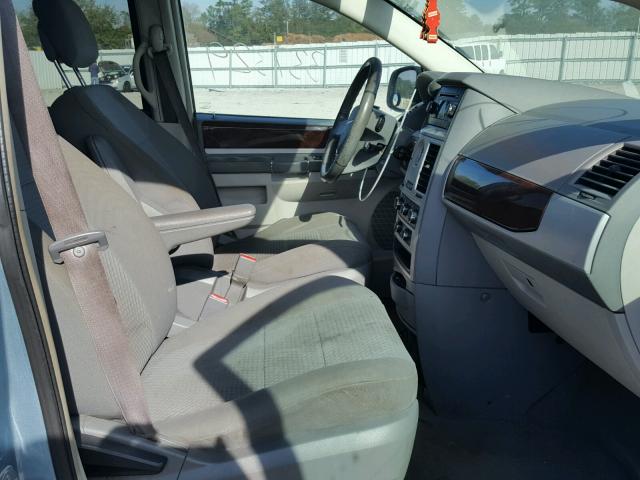 2A4RR5D18AR278627 - 2010 CHRYSLER TOWN & COU BLUE photo 5