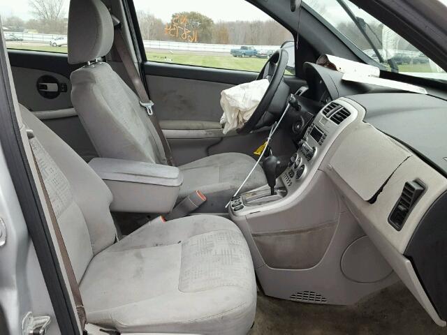 2CNDL13F156058661 - 2005 CHEVROLET EQUINOX LS SILVER photo 5