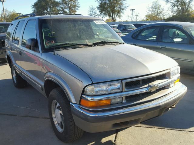 1GNDT13W412120461 - 2001 CHEVROLET BLAZER SILVER photo 1