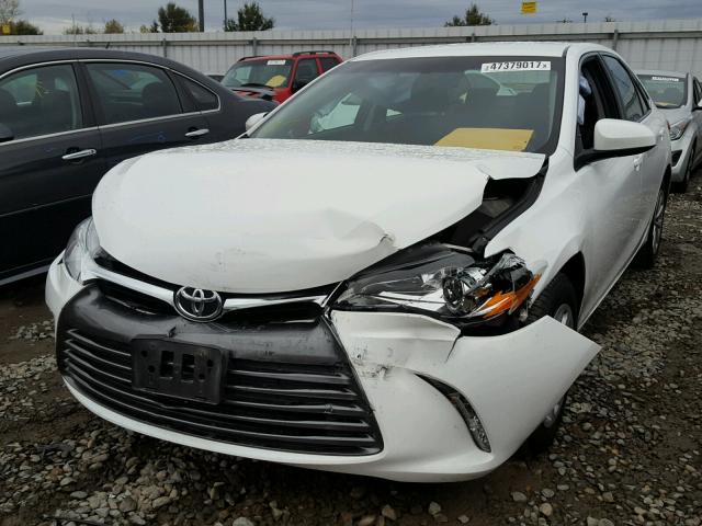 4T4BF1FK6GR578680 - 2016 TOYOTA CAMRY LE WHITE photo 2