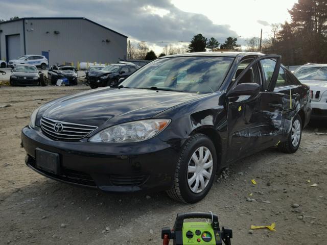 4T1BE32K05U013854 - 2005 TOYOTA CAMRY LE BLACK photo 2