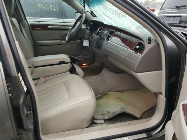 1LNHM82WX3Y642282 - 2003 LINCOLN TOWN CAR S BROWN photo 5