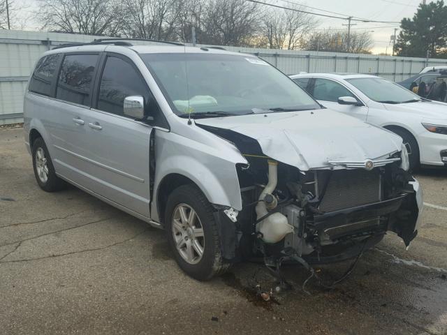 2A8HR54P78R628824 - 2008 CHRYSLER TOWN & COU SILVER photo 1