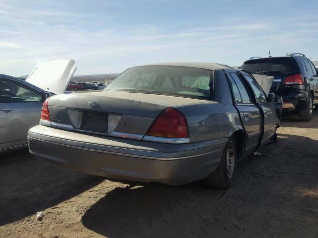 2FAFP74W8WX109867 - 1998 FORD CROWN VICT GRAY photo 4