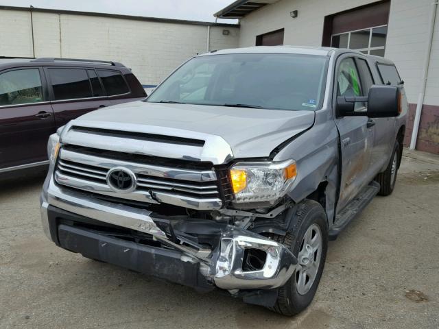 5TFUW5F10GX531049 - 2016 TOYOTA TUNDRA DOU SILVER photo 2