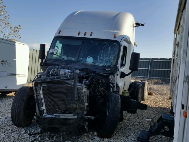 3AKJGLD51GSHC0001 - 2016 FREIGHTLINER CASCADIA 1 WHITE photo 2