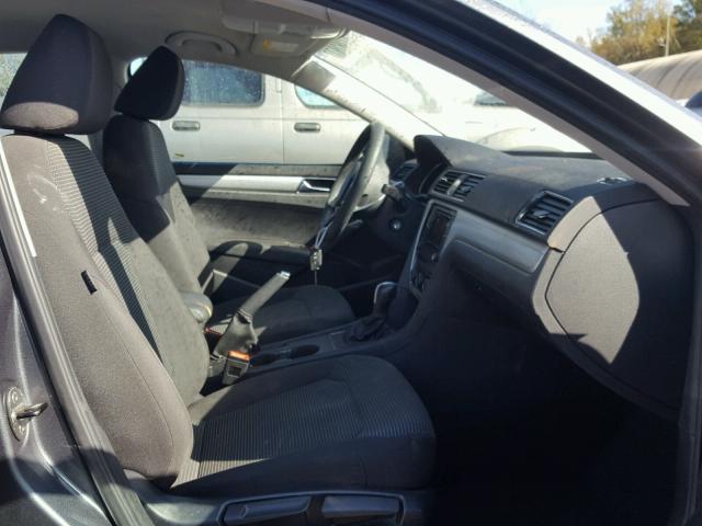 1VWAT7A39HC000888 - 2017 VOLKSWAGEN PASSAT S ნაცრისფერი ფოტო 5