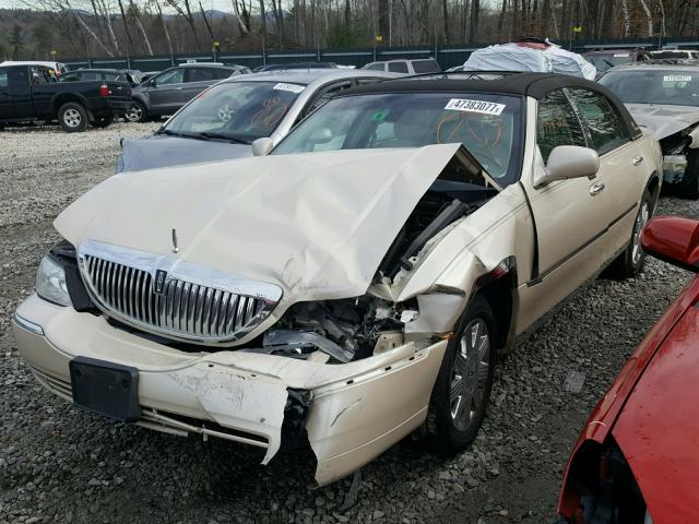 1LNHM83W43Y702880 - 2003 LINCOLN TOWN CAR C TAN photo 2