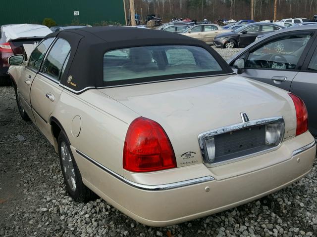 1LNHM83W43Y702880 - 2003 LINCOLN TOWN CAR C TAN photo 3