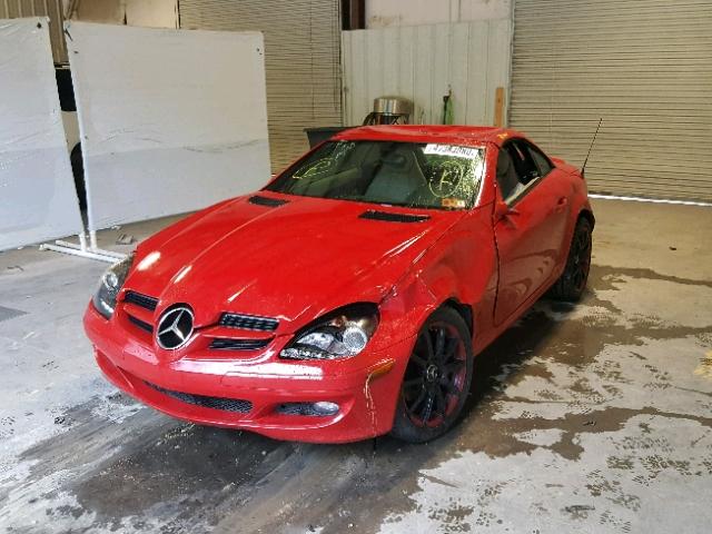 WDBWK54F06F110793 - 2006 MERCEDES-BENZ SLK 280 RED photo 2