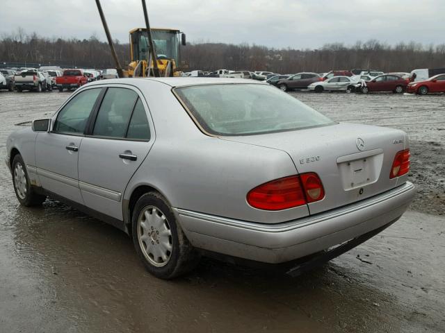 WDBJF82H2XX021999 - 1999 MERCEDES-BENZ E 320 4MAT SILVER photo 3