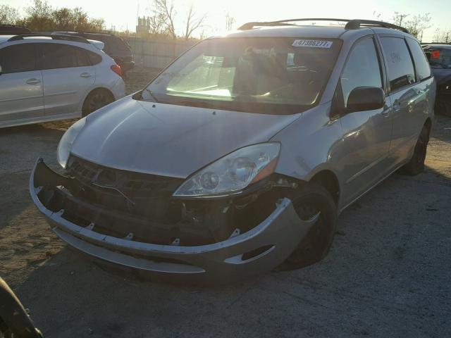 5TDZA23C96S570767 - 2006 TOYOTA SIENNA CE SILVER photo 2