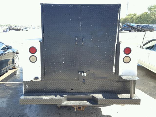 1FTSW30P24EB30036 - 2004 FORD F350 SRW S WHITE photo 9