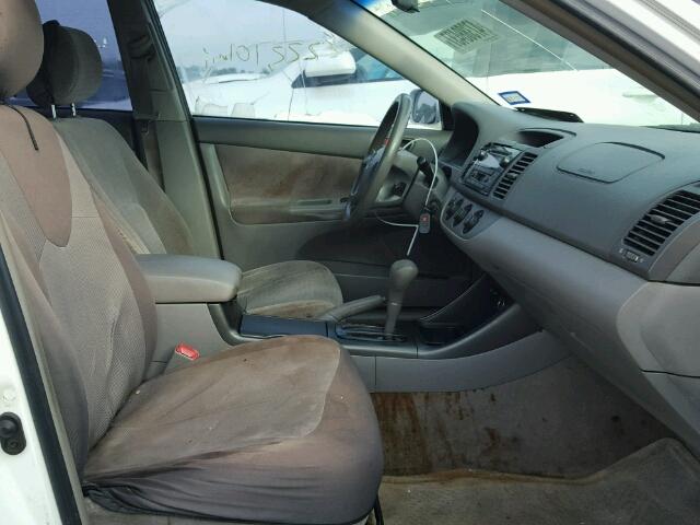 JTDBE32K840258895 - 2004 TOYOTA CAMRY LE თეთრი ფოტო 5