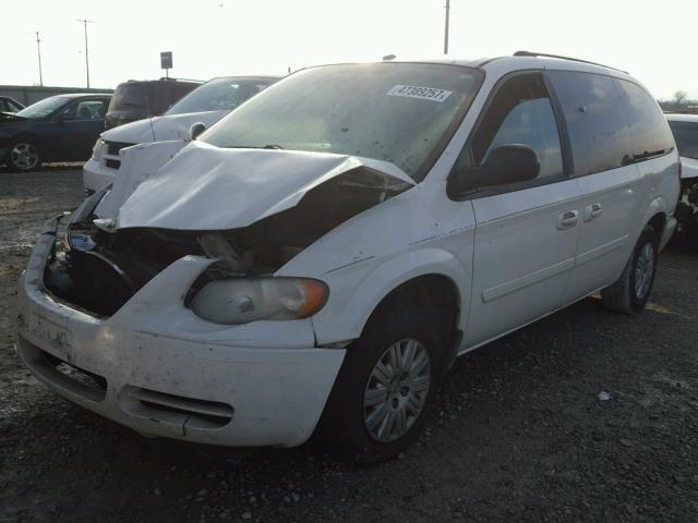 2A4GP44R16R637868 - 2006 CHRYSLER TOWN & COU WHITE photo 2