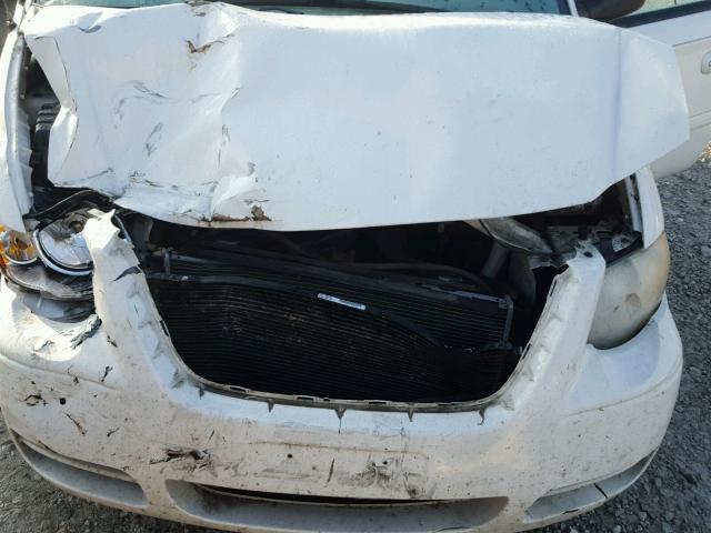 2A4GP44R16R637868 - 2006 CHRYSLER TOWN & COU WHITE photo 7