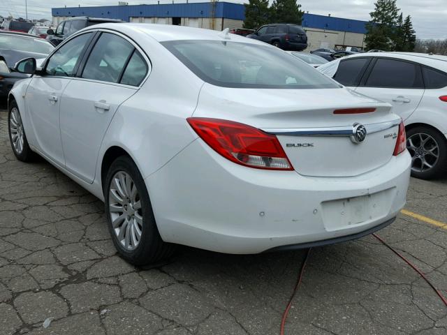 W04GR5ECXB1001569 - 2011 BUICK REGAL CXL WHITE photo 3