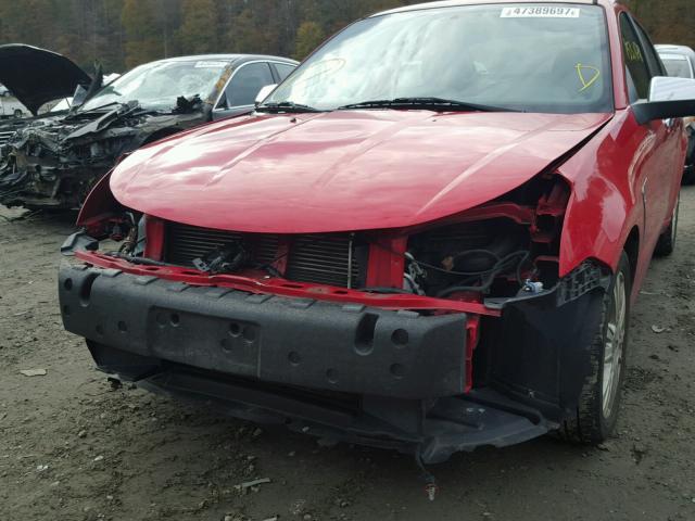 1FAHP35N98W284716 - 2008 FORD FOCUS SE RED photo 9