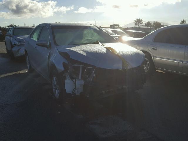 4T1BF1FK4FU070958 - 2015 TOYOTA CAMRY LE ვერცხლისფერი ფოტო 1