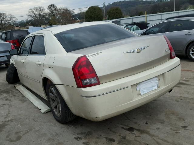 2C3KA53G67H888128 - 2007 CHRYSLER 300 TOURIN WHITE photo 3