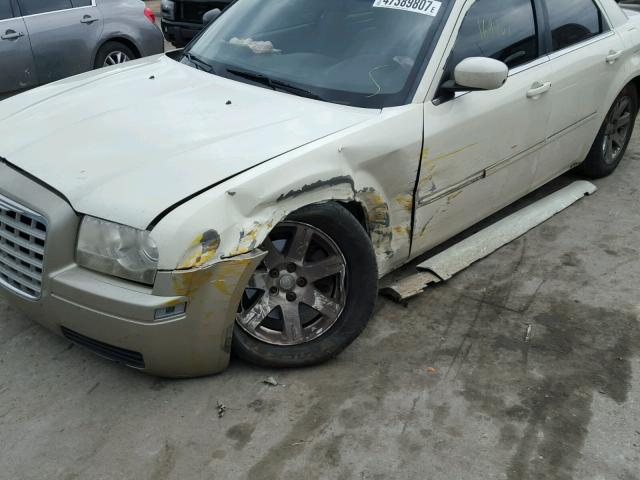 2C3KA53G67H888128 - 2007 CHRYSLER 300 TOURIN WHITE photo 9