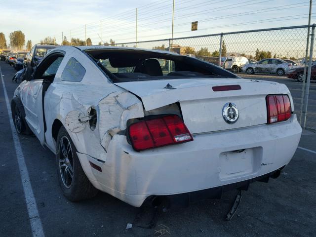 1ZVFT80N765185412 - 2006 FORD MUSTANG WHITE photo 3