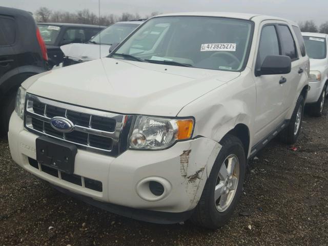 1FMCU9C77BKC30880 - 2011 FORD ESCAPE XLS WHITE photo 2