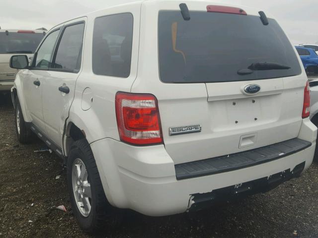 1FMCU9C77BKC30880 - 2011 FORD ESCAPE XLS WHITE photo 3