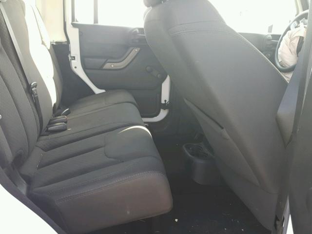 1C4BJWDG4HL576975 - 2017 JEEP WRANGLER U WHITE photo 6