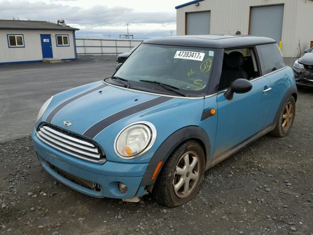 WMWMF3C57ATZ23596 - 2010 MINI COOPER BLUE photo 2