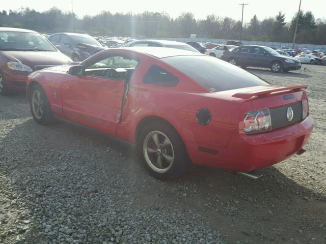 1ZVFT80NX65147835 - 2006 FORD MUSTANG RED photo 3