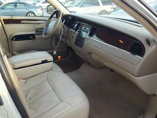 1LNHM85V06Y610514 - 2006 LINCOLN TOWN CAR S SILVER photo 5