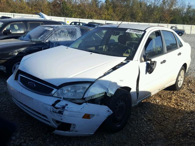 1FAHP34N67W338098 - 2007 FORD FOCUS ZX4 WHITE photo 2