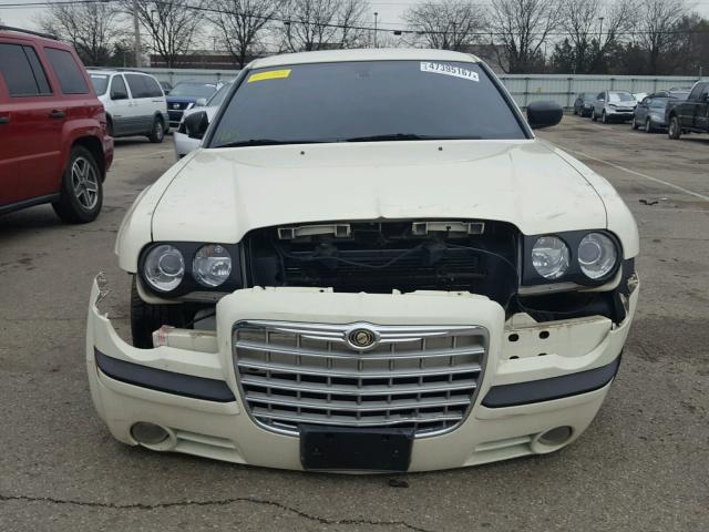 2C3JA63H55H658166 - 2005 CHRYSLER 300C CREAM photo 9