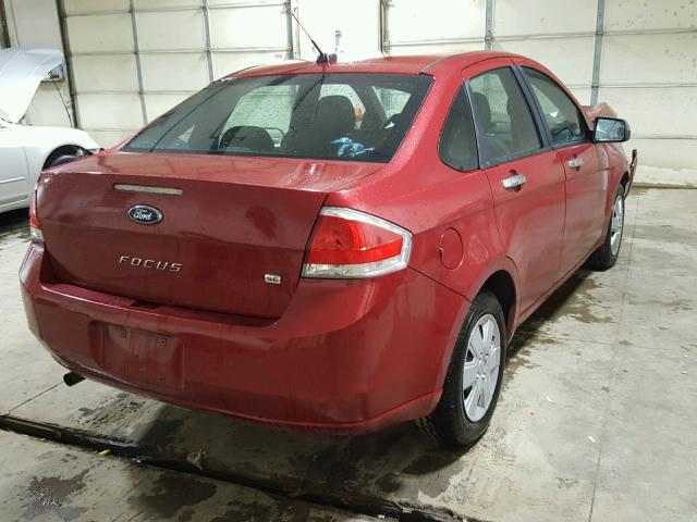 1FAHP3FN5AW215719 - 2010 FORD FOCUS SE RED photo 4