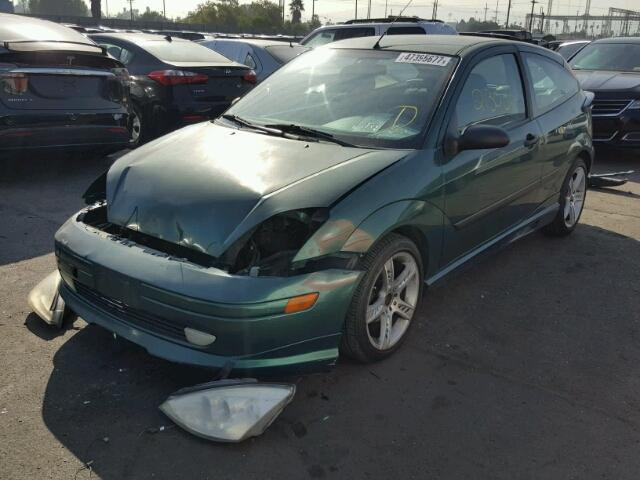 3FAFP3134YR219092 - 2000 FORD FOCUS ZX3 GREEN photo 2