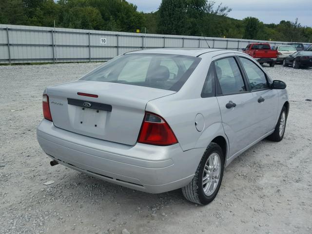 1FAFP34N07W168537 - 2007 FORD FOCUS ZX4 GRAY photo 4