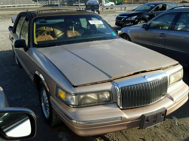 1LNLM82W3TY600854 - 1996 LINCOLN TOWN CAR S BROWN photo 1