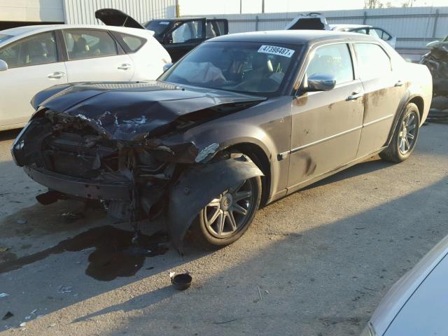 2C3AA63H45H522501 - 2005 CHRYSLER 300C MAROON photo 2