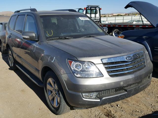 KNDJJ741185009866 - 2009 KIA BORREGO LX GRAY photo 1