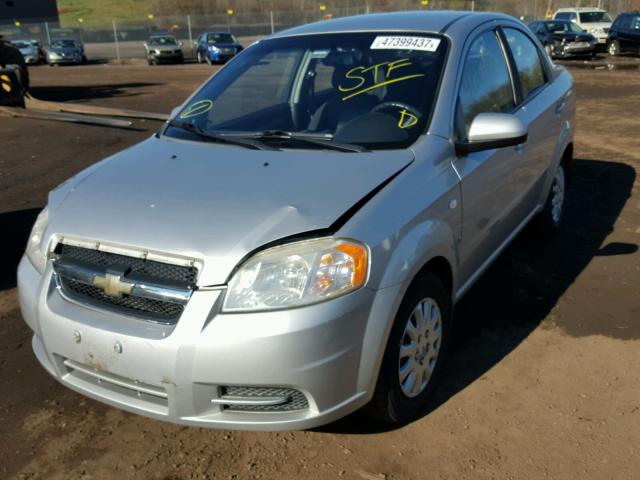 KL1TD56618B050312 - 2008 CHEVROLET AVEO BASE SILVER photo 2