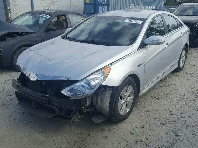 KMHEC4A44DA064575 - 2013 HYUNDAI SONATA HYB SILVER photo 2