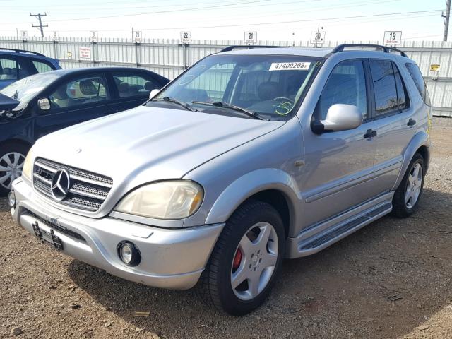 4JGAB74E81A249859 - 2001 MERCEDES-BENZ ML 55 SILVER photo 2